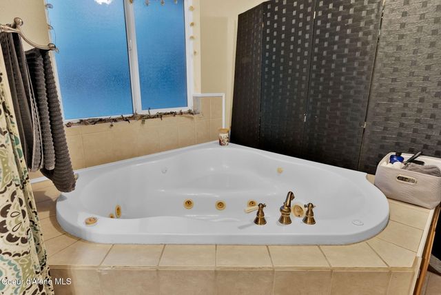 1247 Lost Mile RD, Bonners Ferry, ID 83805