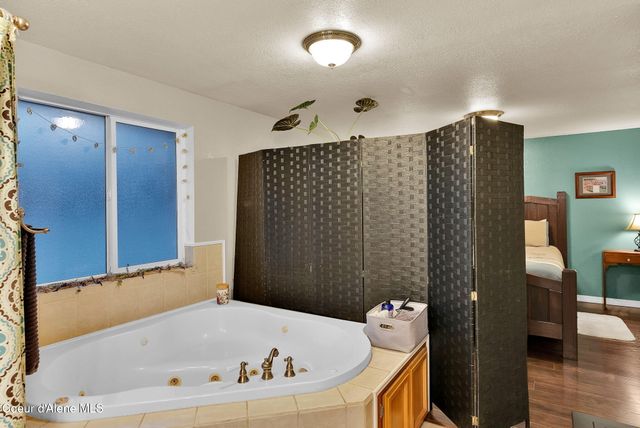 1247 Lost Mile RD, Bonners Ferry, ID 83805