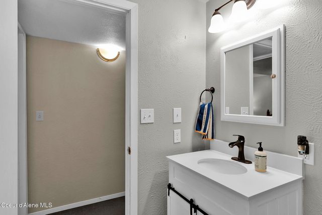 1247 Lost Mile RD, Bonners Ferry, ID 83805