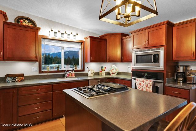 1247 Lost Mile RD, Bonners Ferry, ID 83805