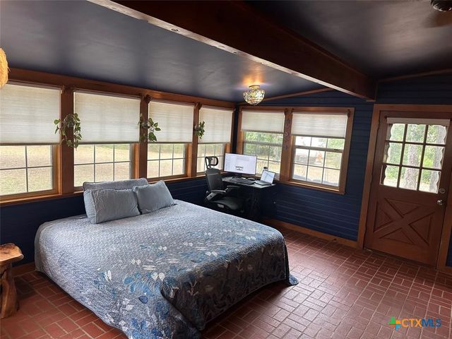 1053 County Road F, Lexington, TX 78947