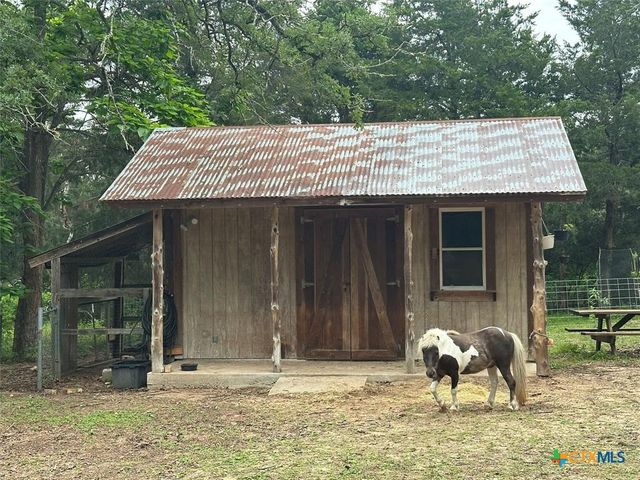 1053 County Road F, Lexington, TX 78947