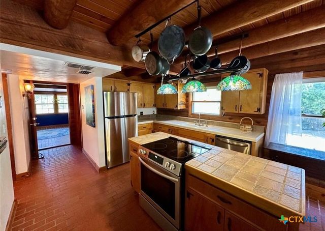 1053 County Road F, Lexington, TX 78947