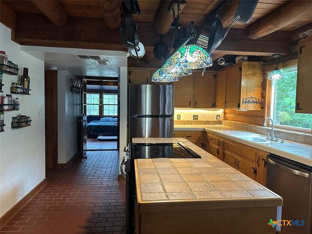 1053 County Road F, Lexington, TX 78947