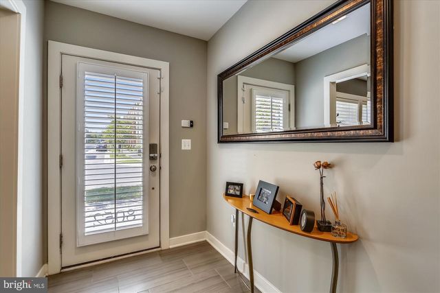 8052 RED HOOK, Rockville, MD 20855