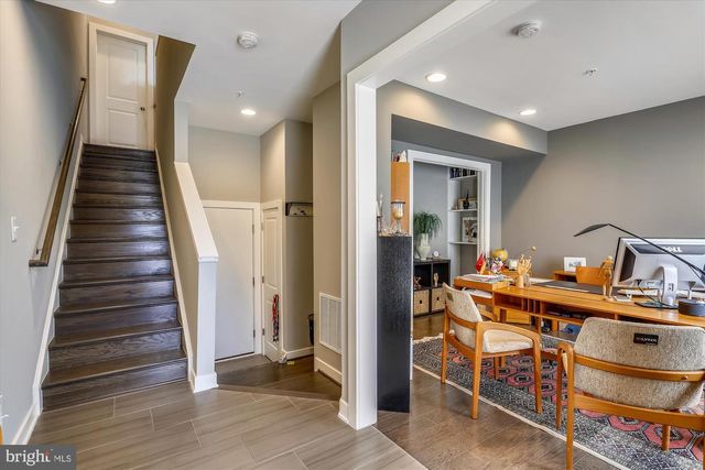 8052 RED HOOK, Rockville, MD 20855