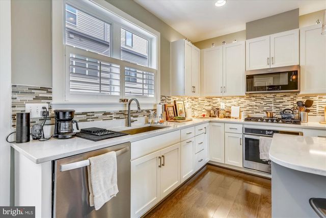 8052 RED HOOK, Rockville, MD 20855