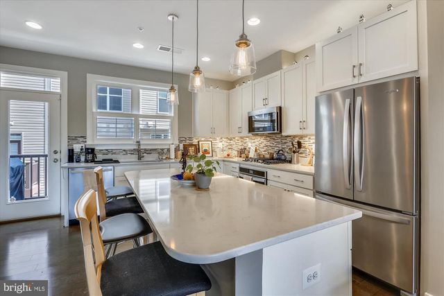 8052 RED HOOK, Rockville, MD 20855
