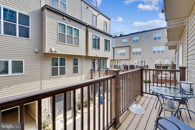 8052 RED HOOK, Rockville, MD 20855
