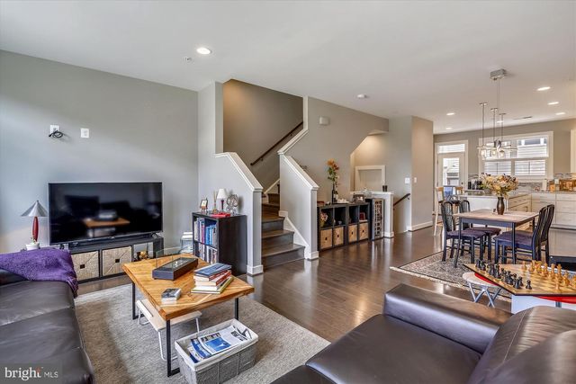 8052 RED HOOK, Rockville, MD 20855