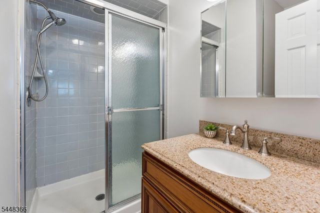61 Hickory Hill Ct, Rockaway Twp., NJ 07866