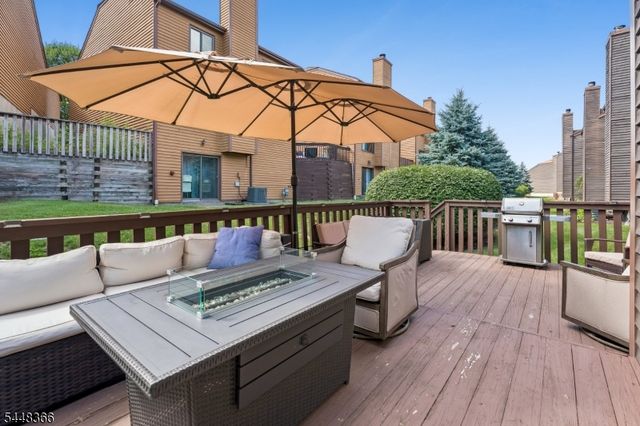 61 Hickory Hill Ct, Rockaway Twp., NJ 07866