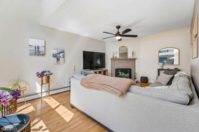 61 Hickory Hill Ct, Rockaway Twp., NJ 07866