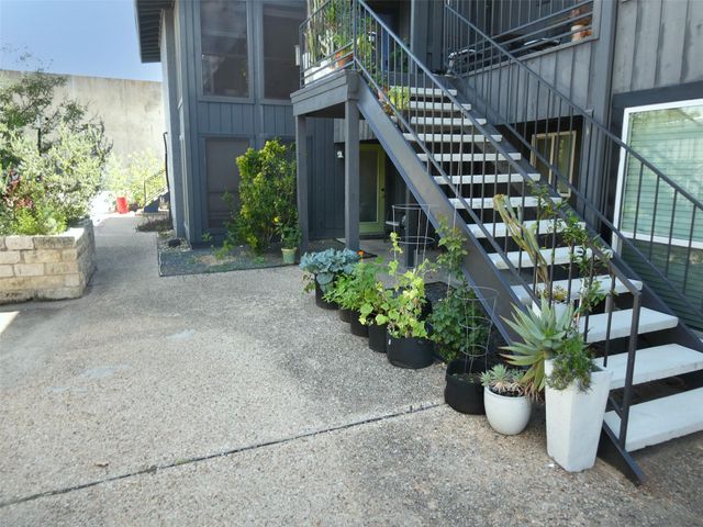 909 REINLI ST 133, Austin, TX 78751