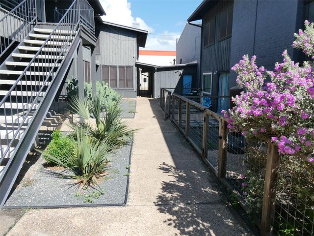 909 REINLI ST 133, Austin, TX 78751