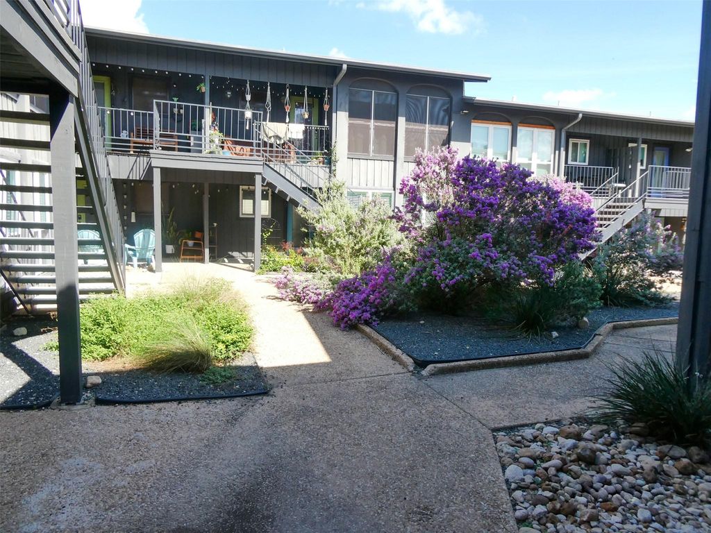 909 REINLI ST 133, Austin, TX 78751