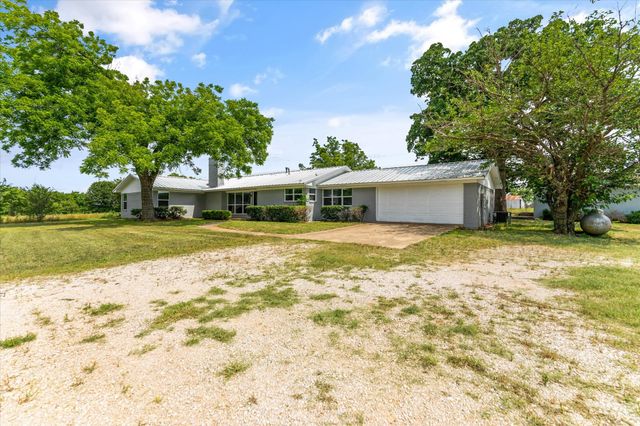 800 Spring Hill, Aubrey, TX 76227