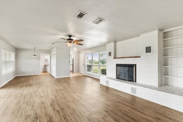 800 Spring Hill, Aubrey, TX 76227