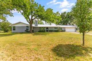 800 Spring Hill, Aubrey, TX 76227