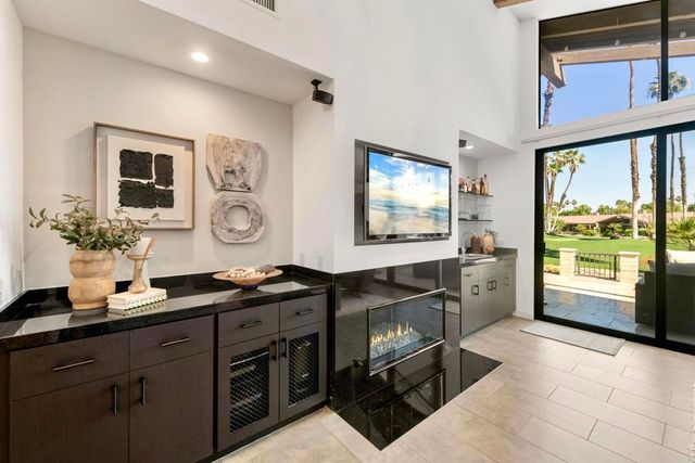 286 Green Mountain Drive, Palm Desert, CA 92211