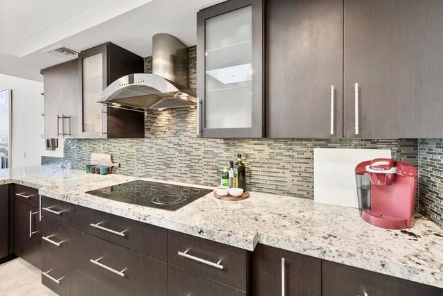 286 Green Mountain Drive, Palm Desert, CA 92211