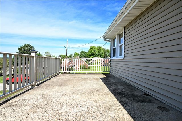 1255 Rosecrest Ave, Monessen, PA 15062