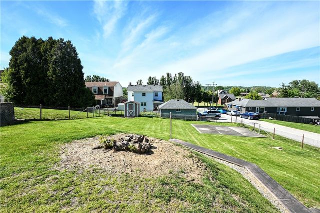 1255 Rosecrest Ave, Monessen, PA 15062