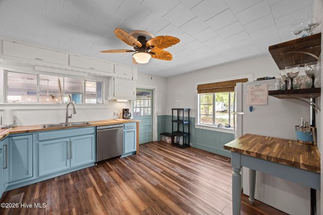 1103 Broad Street Ext, Oriental, NC 28571