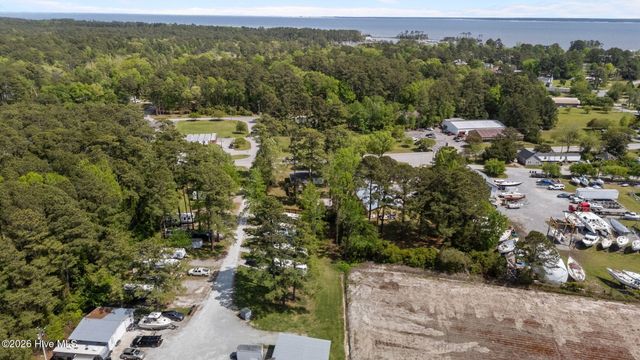 1103 Broad Street Ext, Oriental, NC 28571