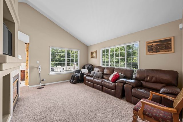 557 Cary Woods Circle, Cary, IL 60013
