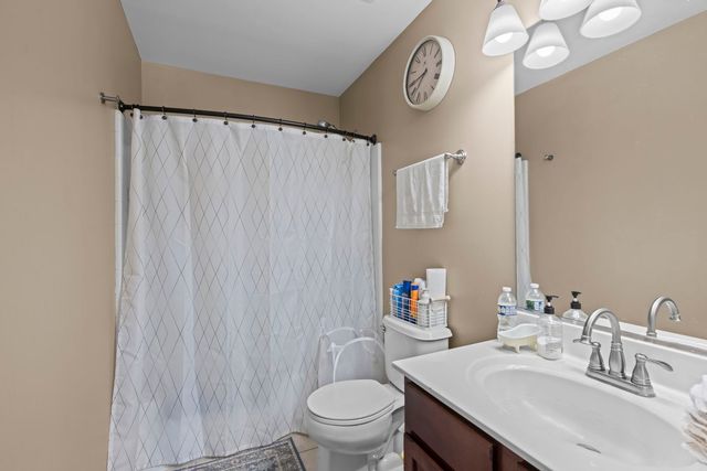 557 Cary Woods Circle, Cary, IL 60013