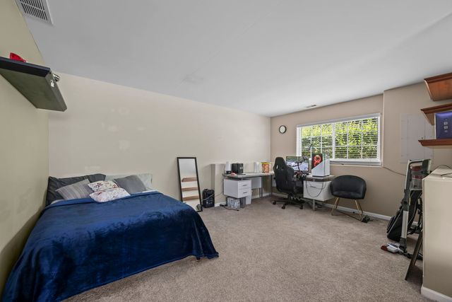 557 Cary Woods Circle, Cary, IL 60013
