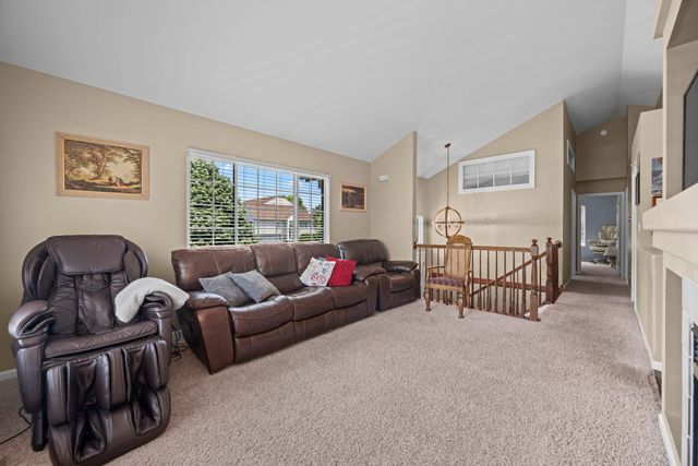 557 Cary Woods Circle, Cary, IL 60013