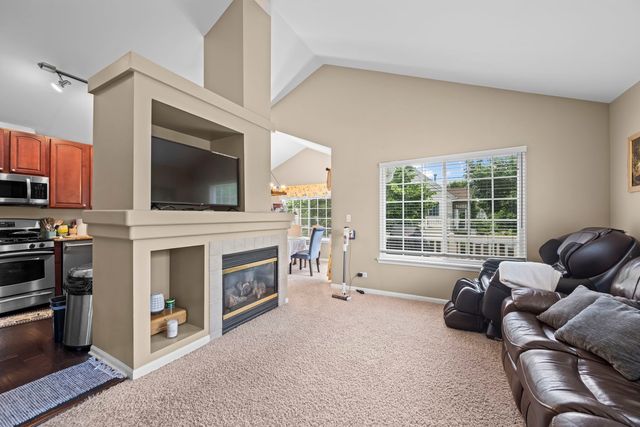 557 Cary Woods Circle, Cary, IL 60013