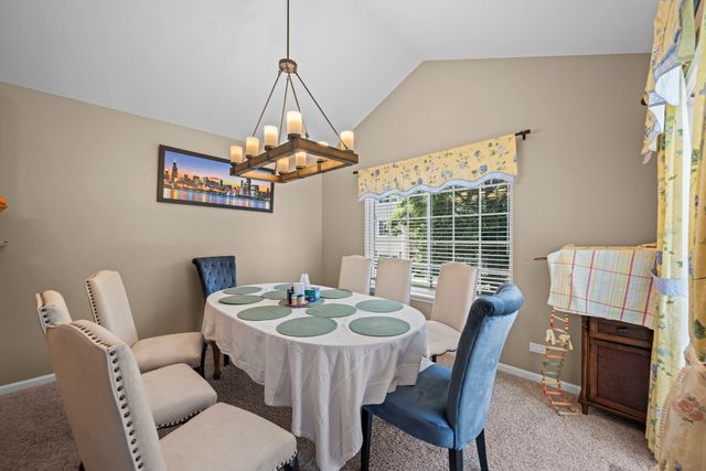 557 Cary Woods Circle, Cary, IL 60013
