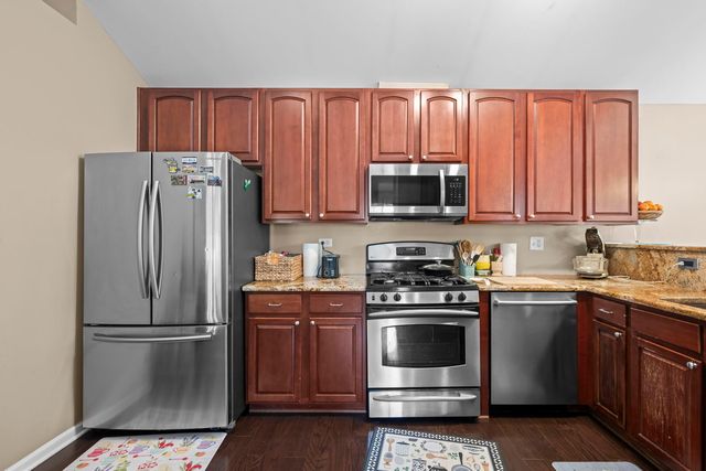 557 Cary Woods Circle, Cary, IL 60013