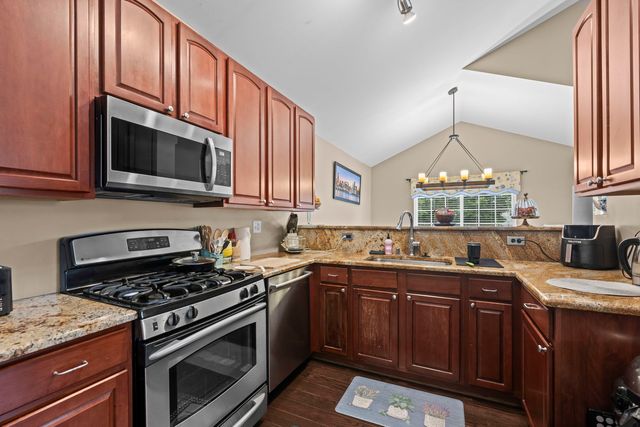 557 Cary Woods Circle, Cary, IL 60013