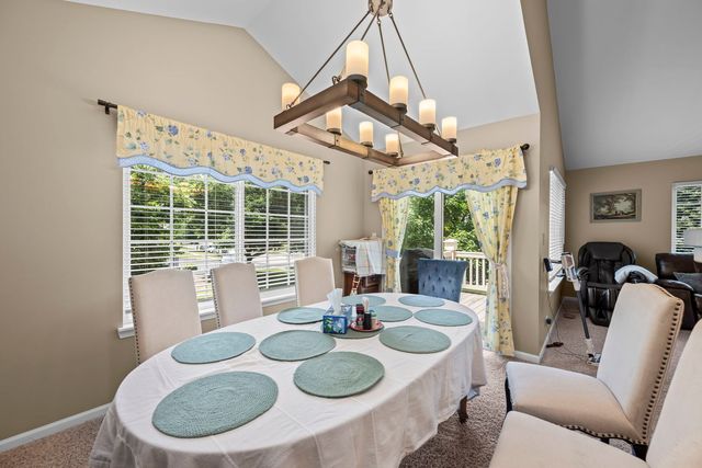 557 Cary Woods Circle, Cary, IL 60013