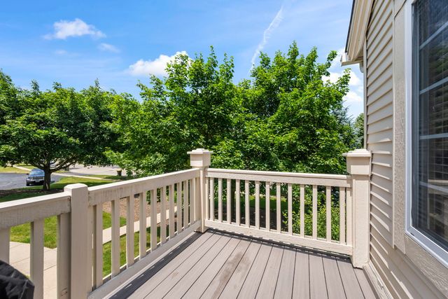 557 Cary Woods Circle, Cary, IL 60013