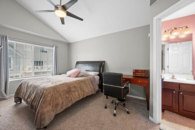 557 Cary Woods Circle, Cary, IL 60013