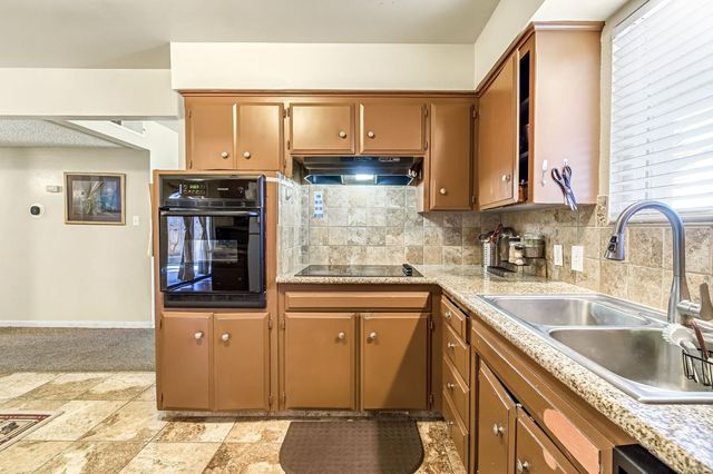 882 W National Avenue, Clovis, CA 93612