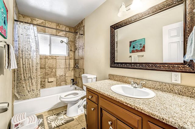 882 W National Avenue, Clovis, CA 93612