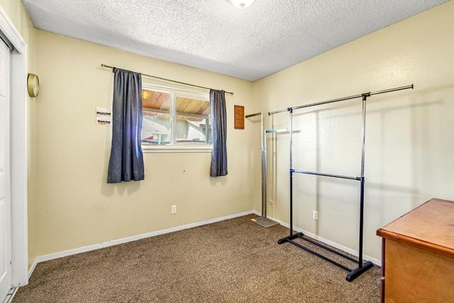 882 W National Avenue, Clovis, CA 93612