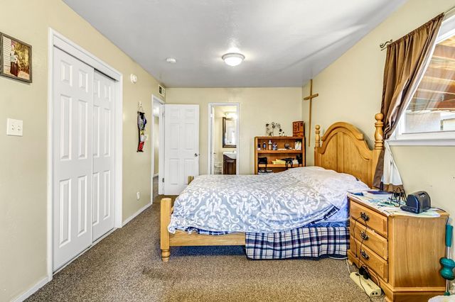 882 W National Avenue, Clovis, CA 93612