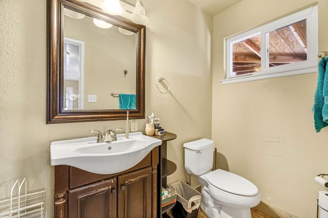 882 W National Avenue, Clovis, CA 93612