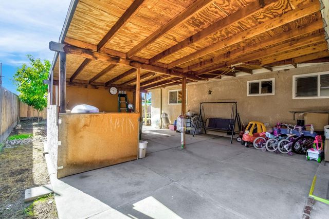 882 W National Avenue, Clovis, CA 93612