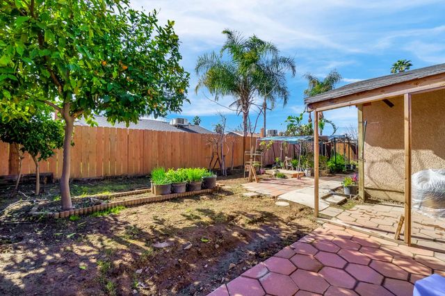 882 W National Avenue, Clovis, CA 93612