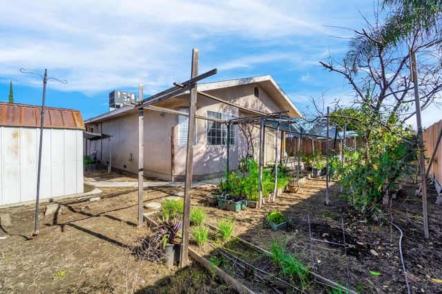 882 W National Avenue, Clovis, CA 93612