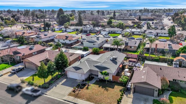 882 W National Avenue, Clovis, CA 93612