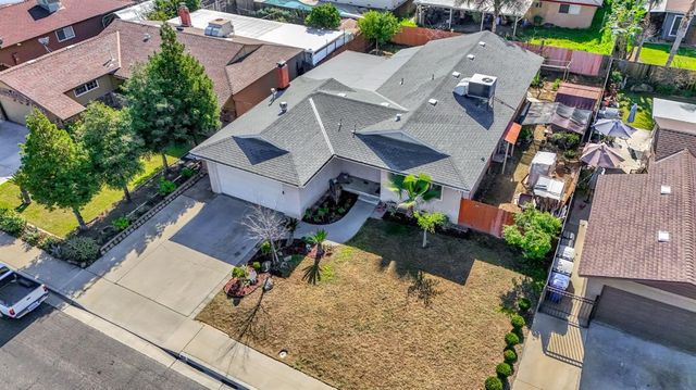 882 W National Avenue, Clovis, CA 93612